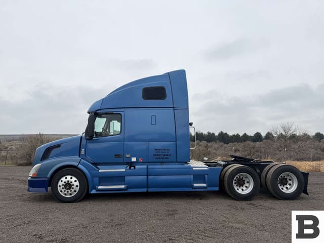 Image of Volvo VNL670 equipment image 1