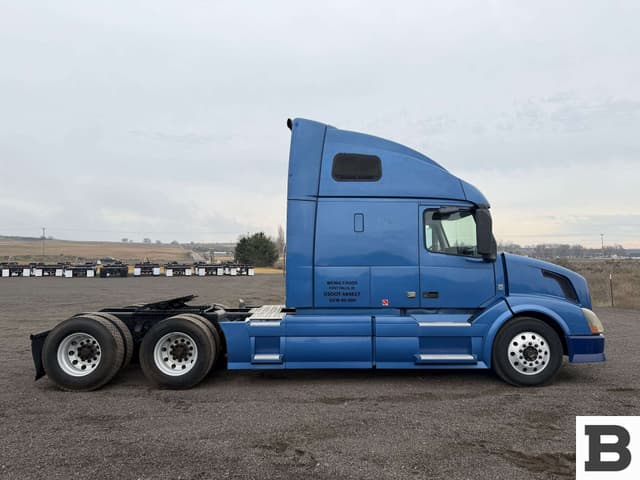 Image of Volvo VNL670 equipment image 2