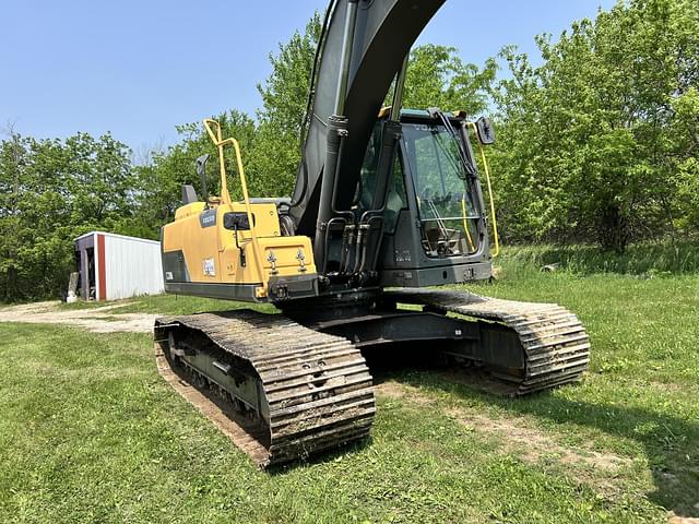 Image of Volvo EC220DL equipment image 2