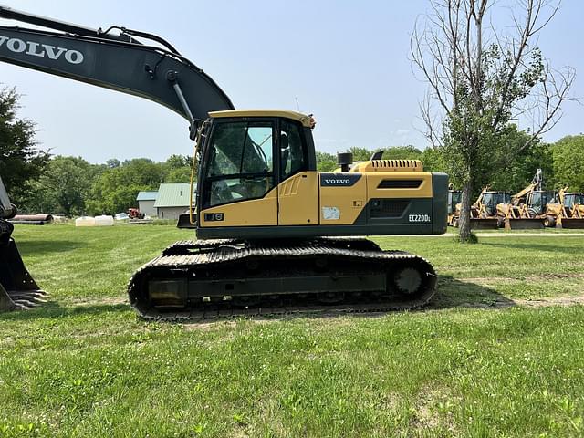 Image of Volvo EC220DL equipment image 1
