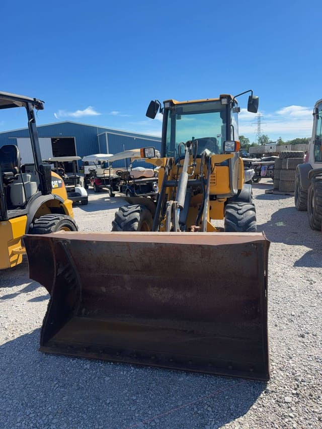 Image of Volvo L20F equipment image 3