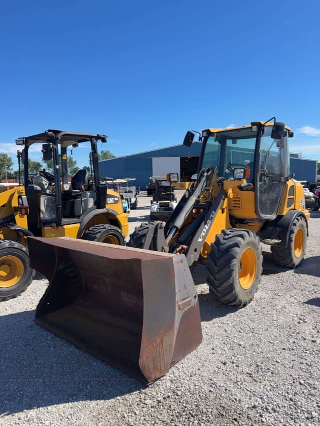 Image of Volvo L20F equipment image 2