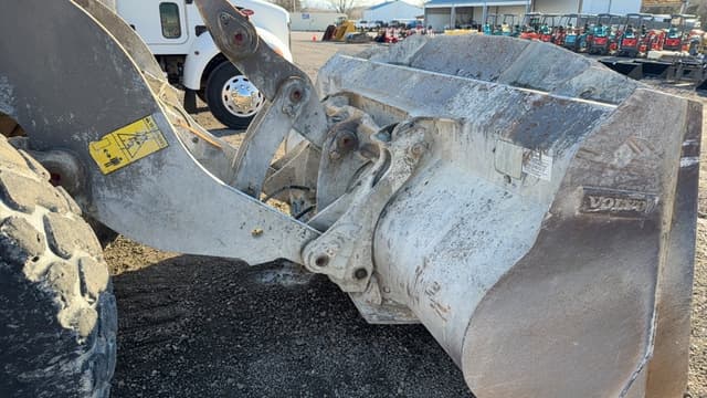 Image of Volvo L90G equipment image 4