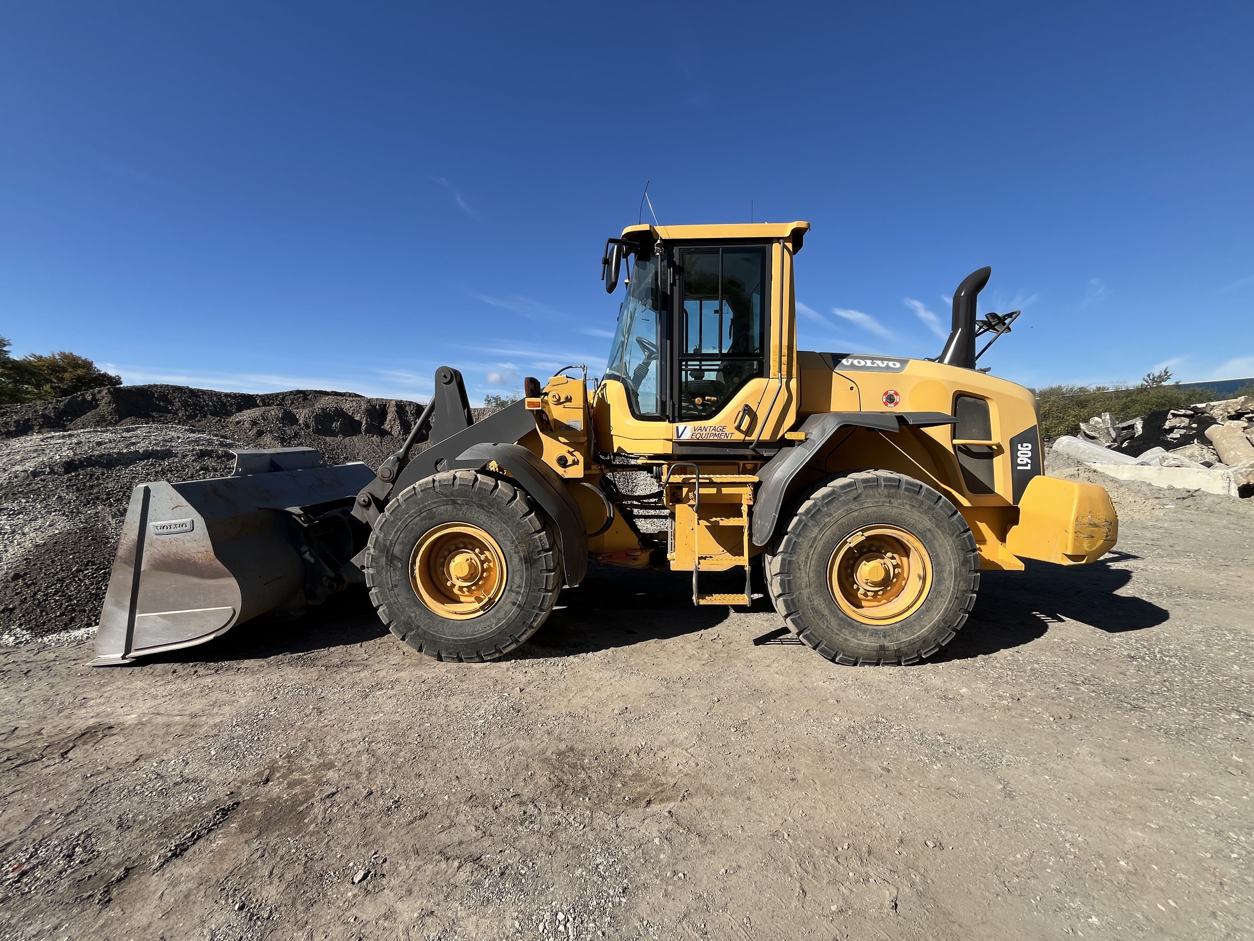2014 Volvo L90G Equipment Image0