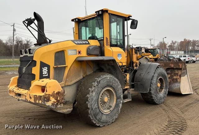 Image of Volvo White L90G equipment image 4