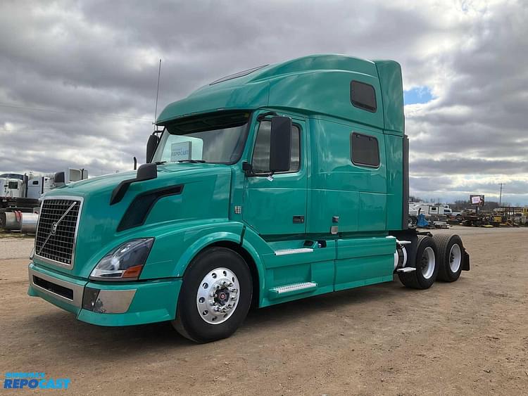 2014 Volvo VN Equipment Image0