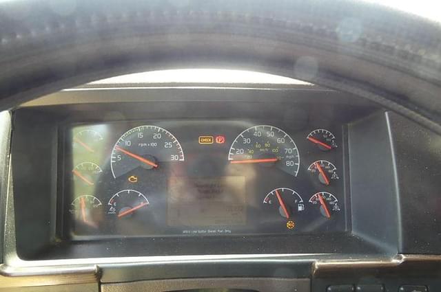 Image of Volvo VNL64T equipment image 4