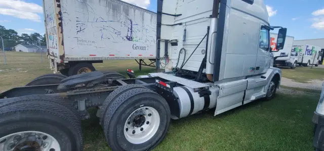 Image of Volvo VNL equipment image 4
