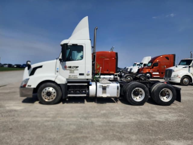 Image of Volvo VNL equipment image 3