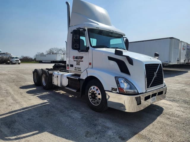 Image of Volvo VNL equipment image 2