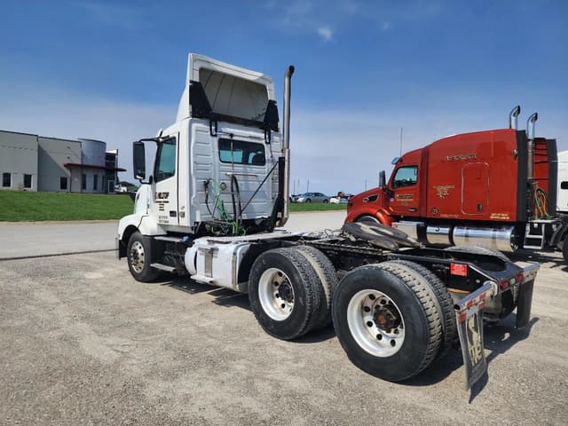 Image of Volvo VNL equipment image 4