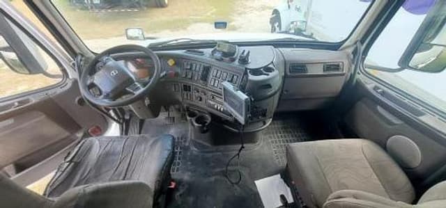 Image of Volvo VNL equipment image 4