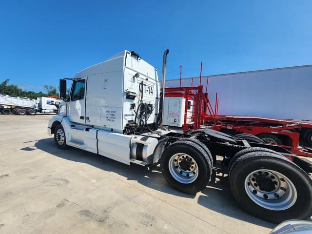 Image of Volvo VNL equipment image 2