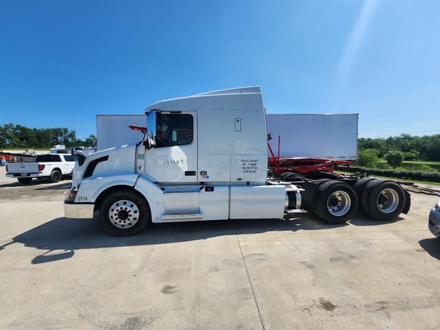 Image of Volvo VNL equipment image 1