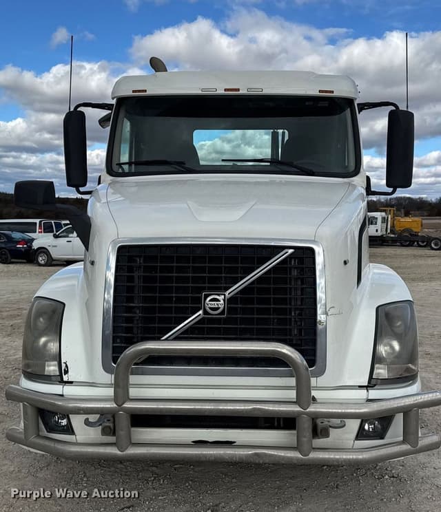 Image of Volvo VNL equipment image 1