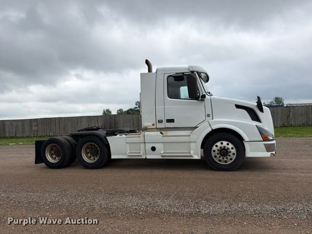 Image of Volvo VNL equipment image 3
