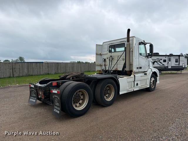 Image of Volvo VNL equipment image 4