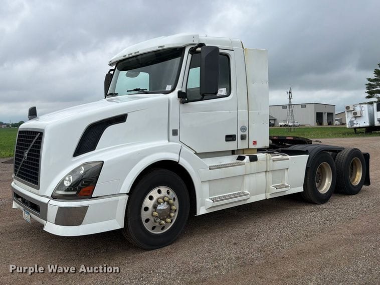 2014 Volvo VNL Equipment Image0