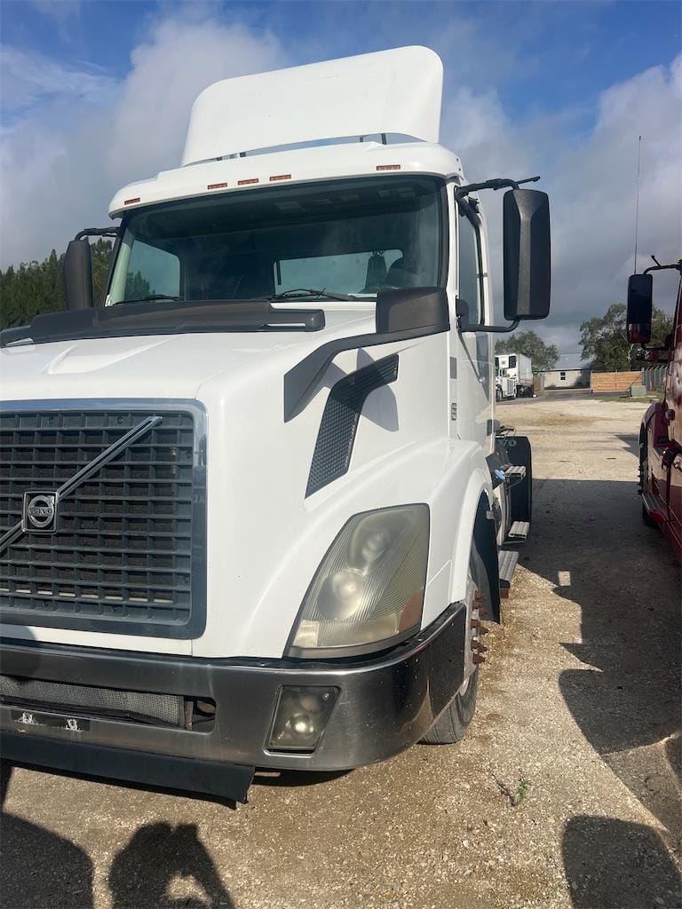 2014 Volvo VNL42T300 Equipment Image0