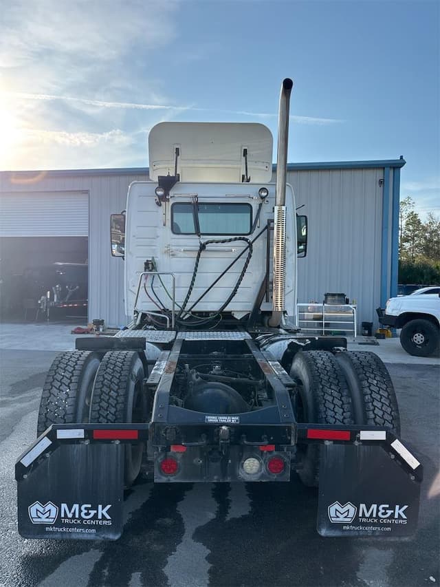 Image of Volvo VNL42T300 equipment image 1