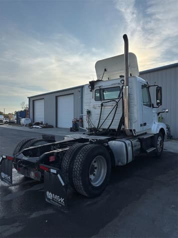 Main image Volvo VNL42T300