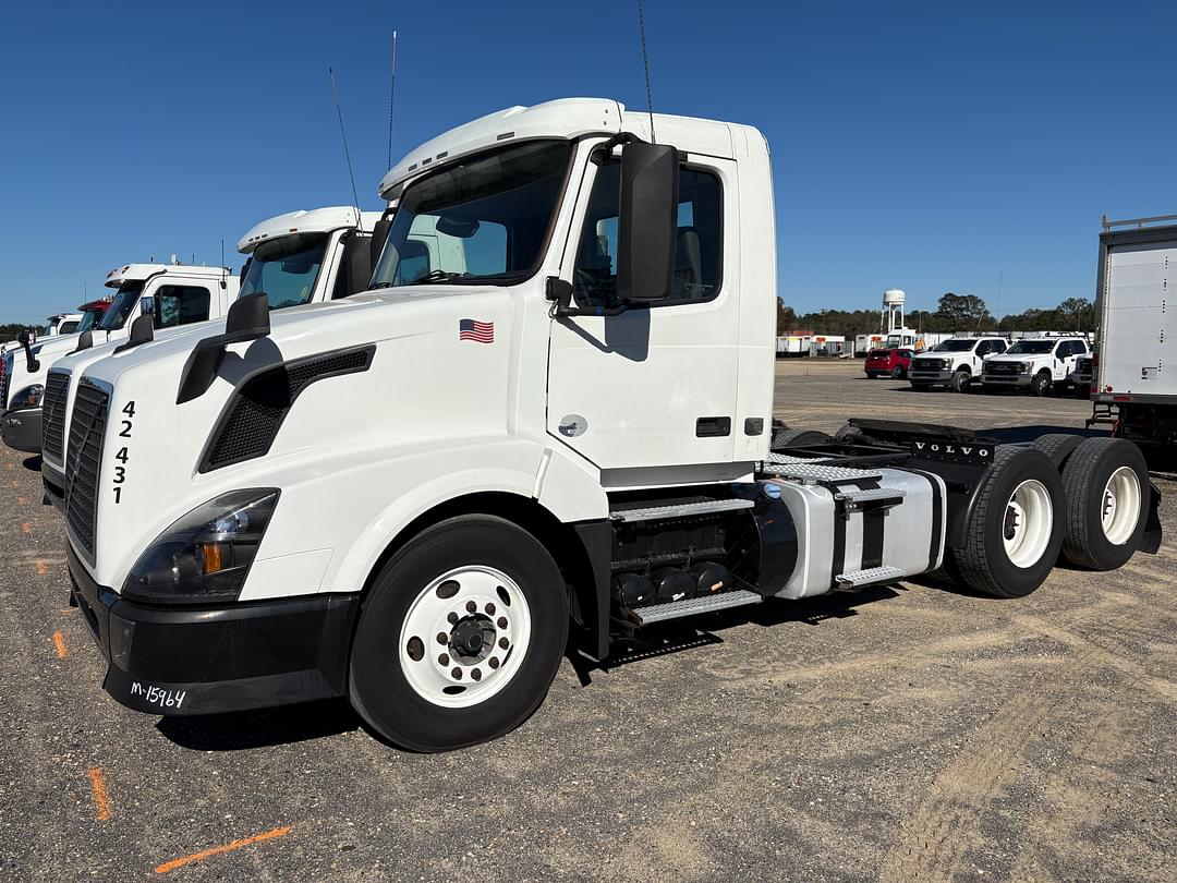 Image of Volvo VNL64300 Primary image