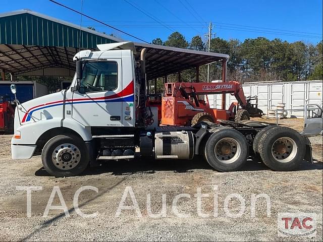 Image of Volvo VNL64T300 equipment image 1