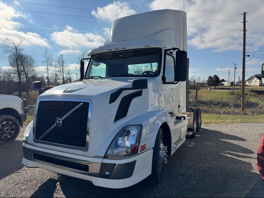 Image of Volvo VNL64T300 Primary image