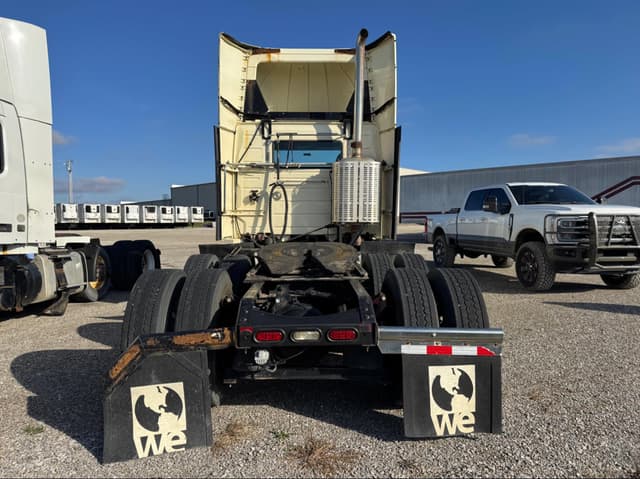 Image of Volvo VNL64T300 equipment image 2