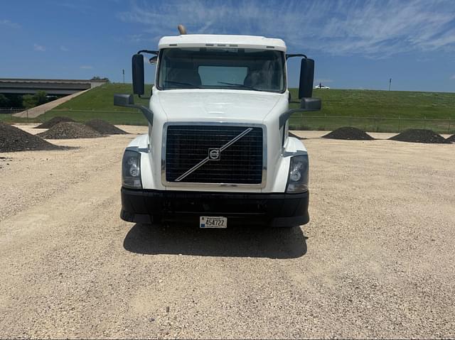 Image of Volvo VNL64T300 equipment image 1