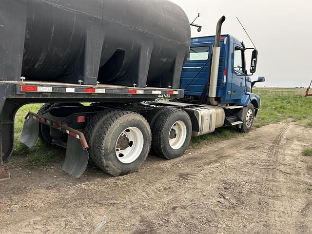 Image of Volvo VNL64T300 equipment image 1