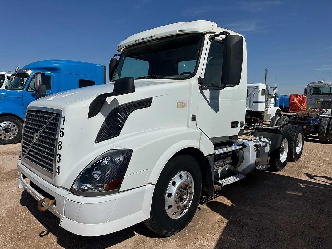 Image of Volvo VNL64T300 Primary image