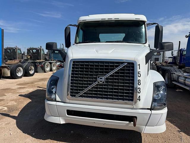 Image of Volvo VNL64T300 equipment image 1