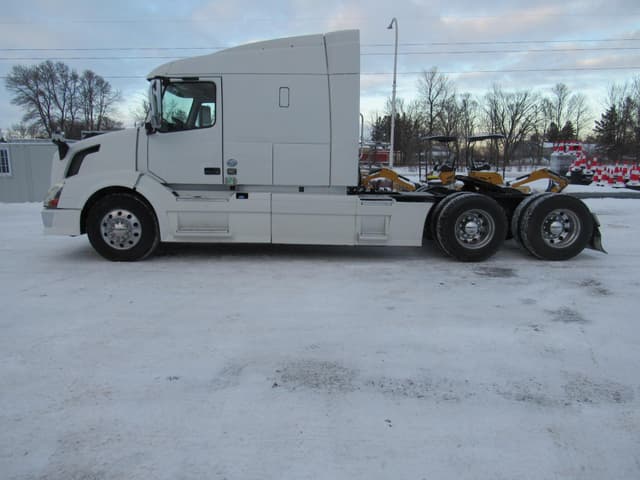 Image of Volvo VNL64T630 equipment image 4