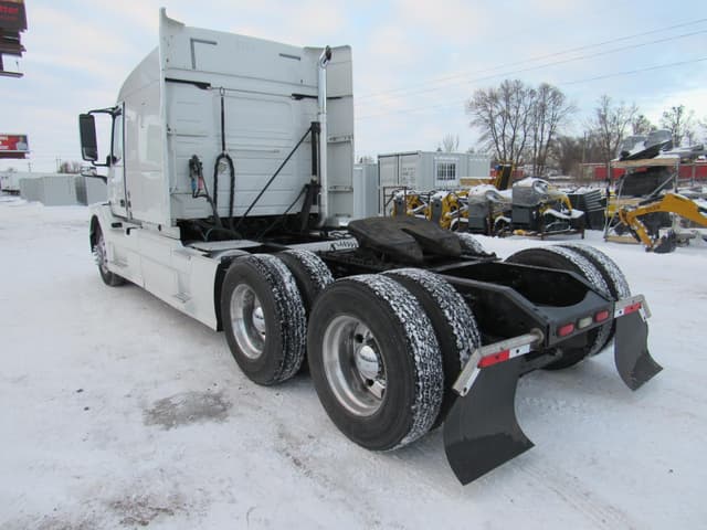 Image of Volvo VNL64T630 equipment image 3