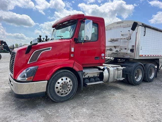 2014 Volvo VNL64T670 Equipment Image0