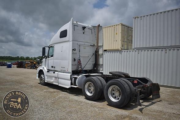 Image of Volvo VNL64T670 equipment image 3