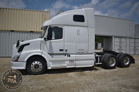 Image of Volvo VNL64T670 equipment image 1