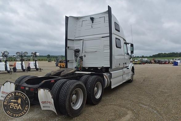 Image of Volvo VNL64T670 equipment image 4