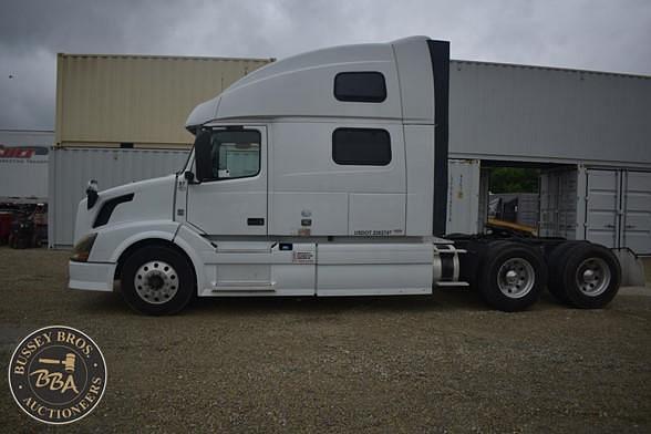 Image of Volvo VNL64T670 equipment image 1