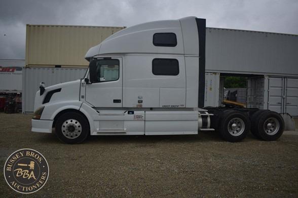 Image of Volvo VNL64T670 equipment image 1