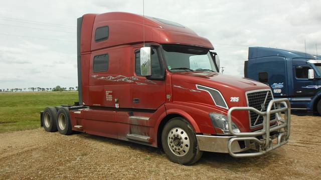 Image of Volvo VNL64T670 equipment image 2