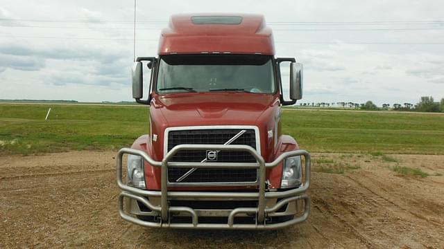 Image of Volvo VNL64T670 equipment image 1
