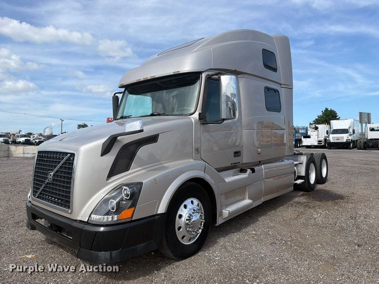 2014 Volvo VNL 770 Equipment Image0