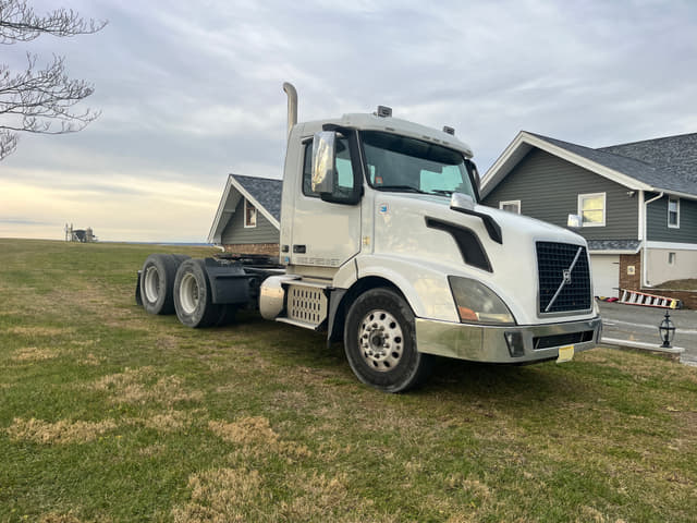 Image of Volvo VNL780 equipment image 3