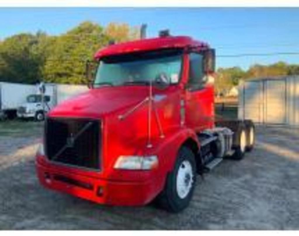 2014 Volvo VNM Equipment Image0