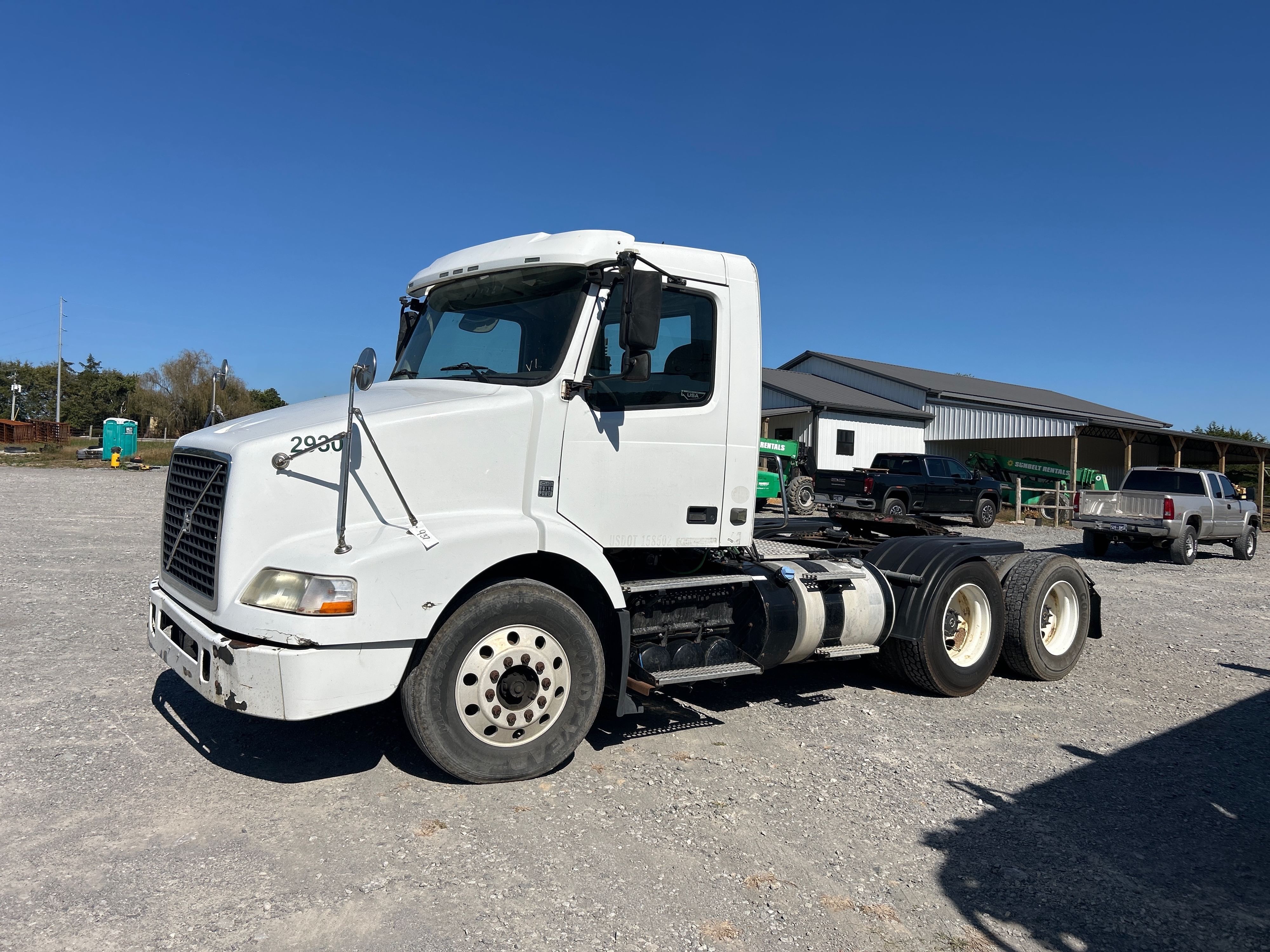 2014 Volvo VNM Equipment Image0