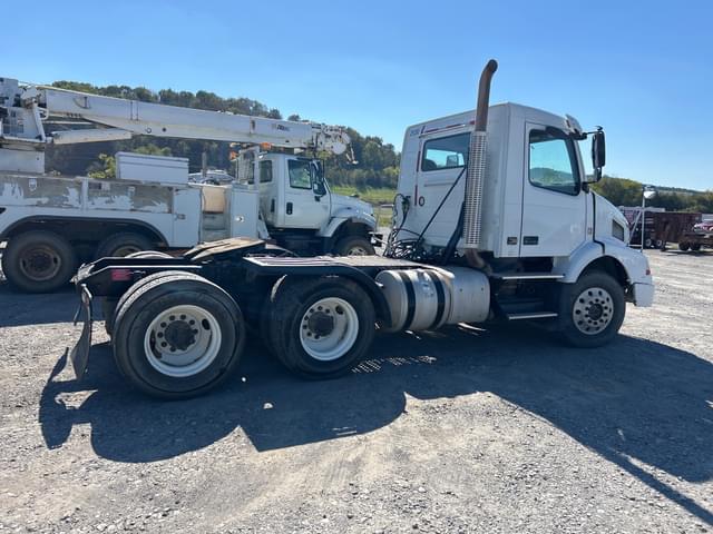 Image of Volvo VNM equipment image 3