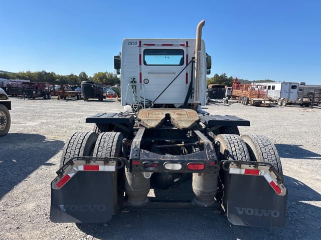 Image of Volvo VNM equipment image 4