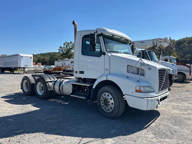 Image of Volvo VNM equipment image 2
